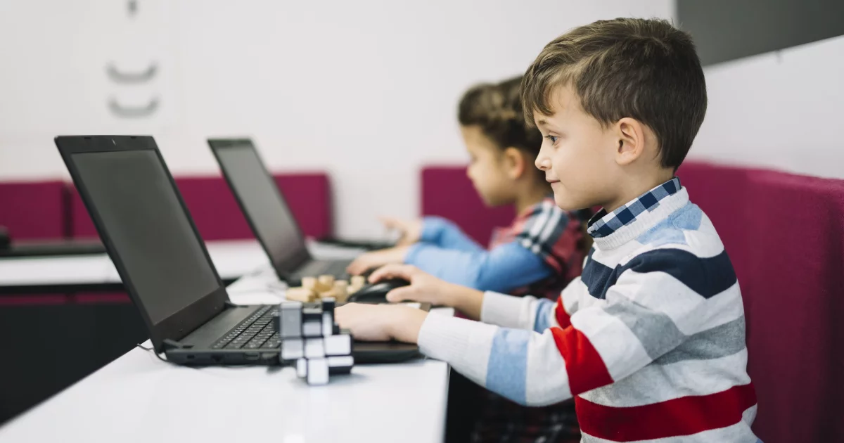 Zisti, aké sú benefity programovania pre deti. Zisti, aké sú benefity programovania pre deti.