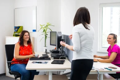 Práca v tíme s kolegami spoločnosti