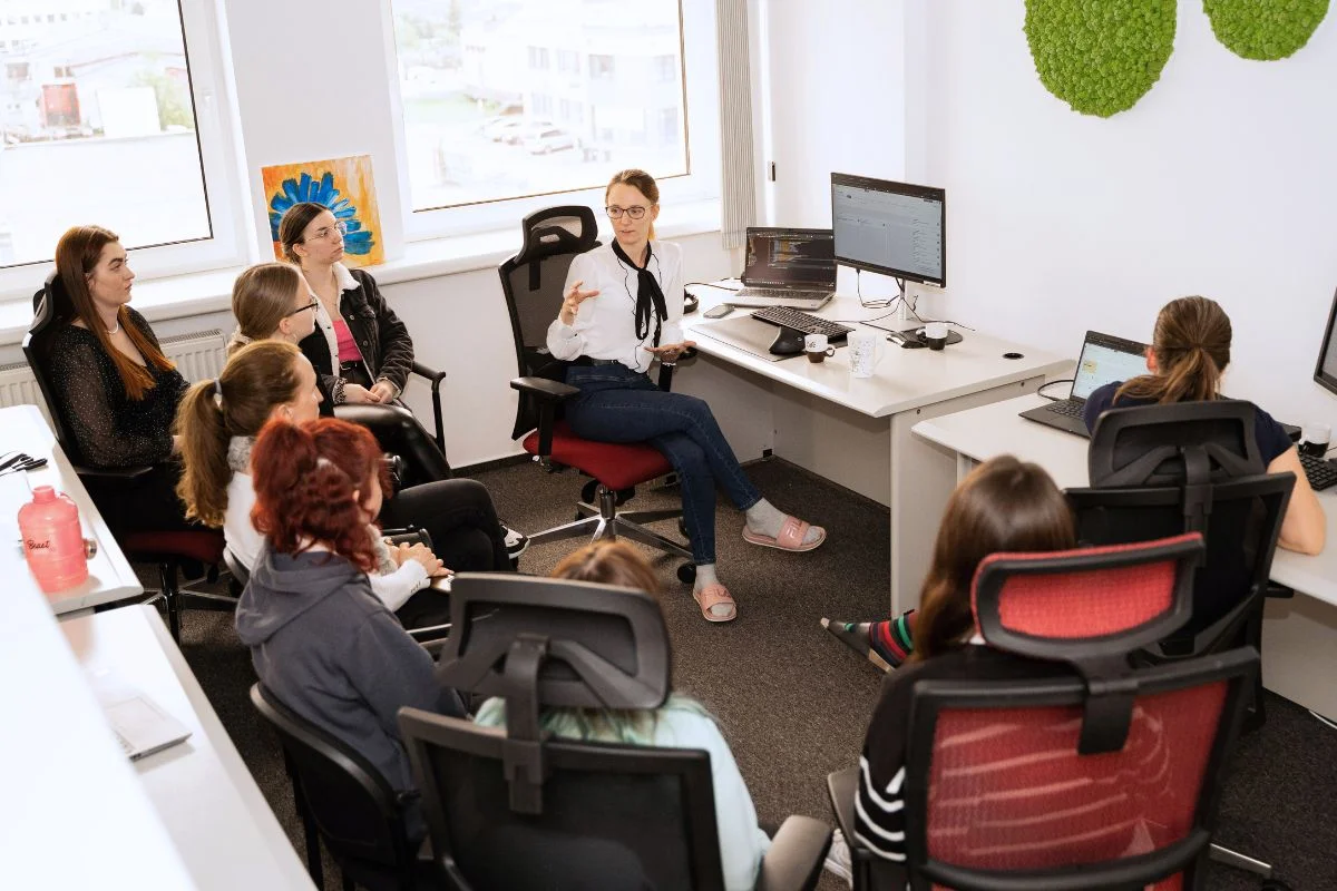 testovanie-softveru-girls-day-zilina-1200x800 – msg life Slovakia Testing is an ideal entry point into IT – even for those who do not know how to code.